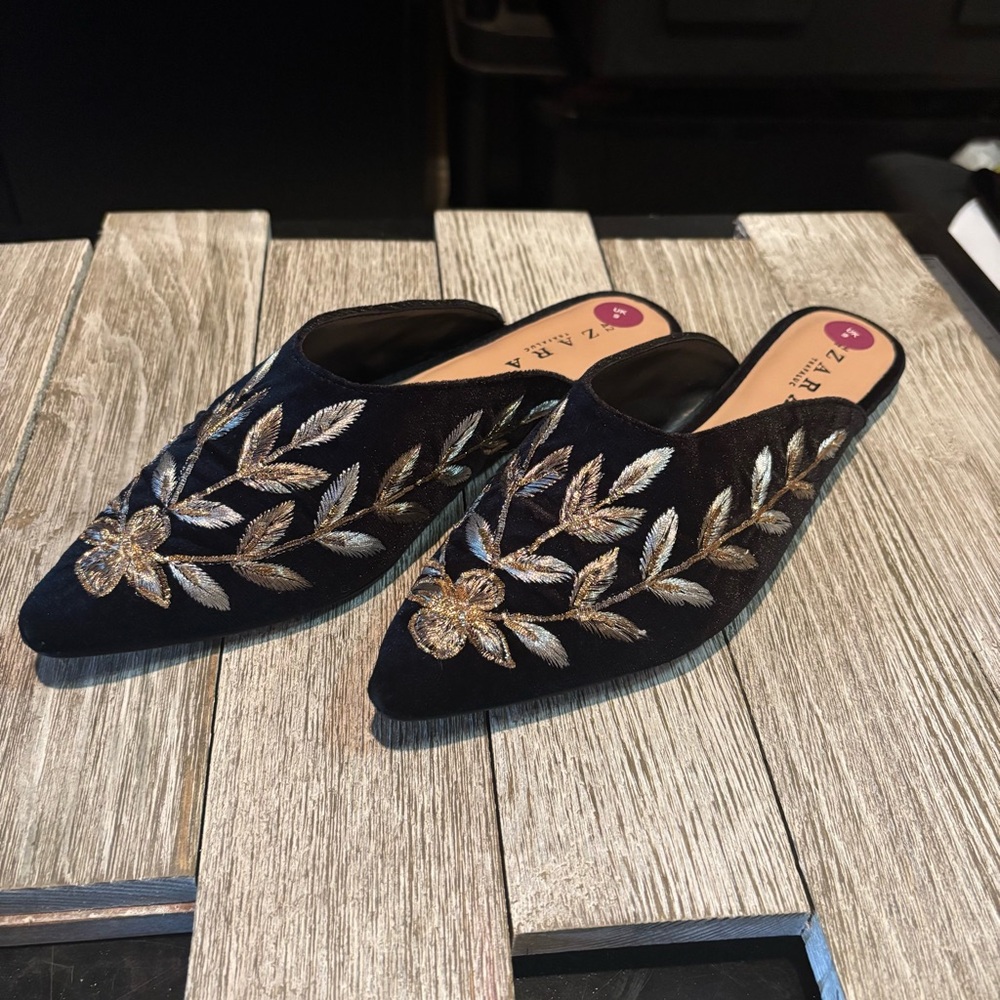 Zara Trafaluc Black Gold Velvet Floral Embroidered Mules size 11.5 NWT